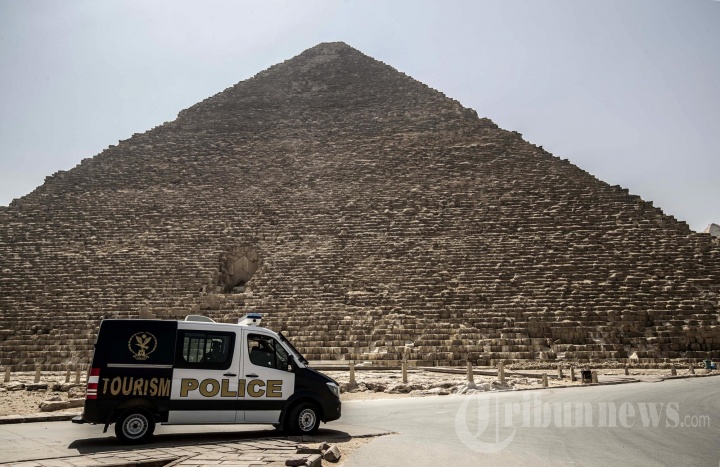 Pemerintah Mesir Lakukan Penyemprotan Disinfektan ke Komplek Piramida Giza