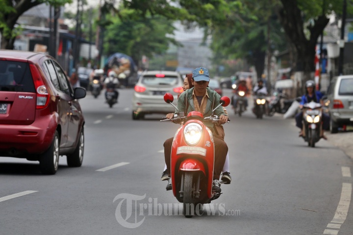 Pemotor Melawan Arus Searah