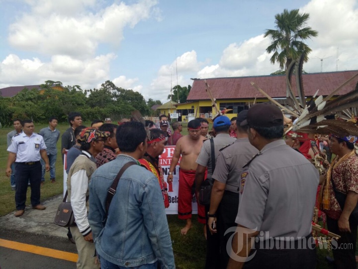 Pemuda Dayak Tolak Kedatangan Wasekjen MUI di Sintang