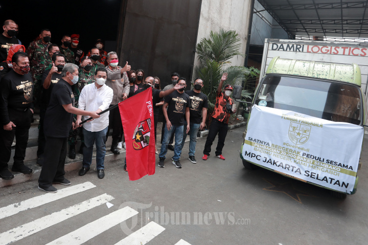 Pemuda Pancasila Bagikan Paket Sembako Terdampak COVID-19