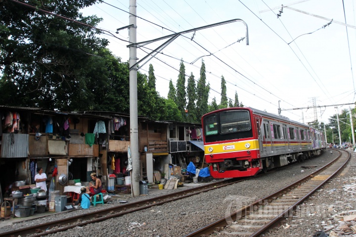 Pemukiman Pinggir Rel Kereta Api