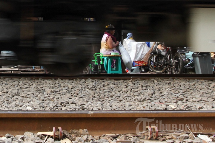 Pemukiman Pinggir Rel Kereta Api
