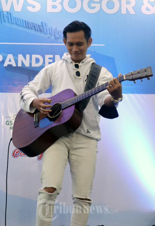 Penampilan Fey Gitaris Bagindas Band