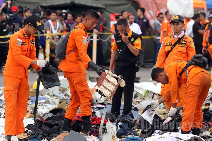 Pencarian Barang Barang Pesawat Lion Air
