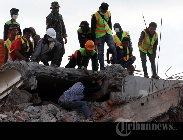 Pencarian Korban Gempa Lombok Terus Dilakukan