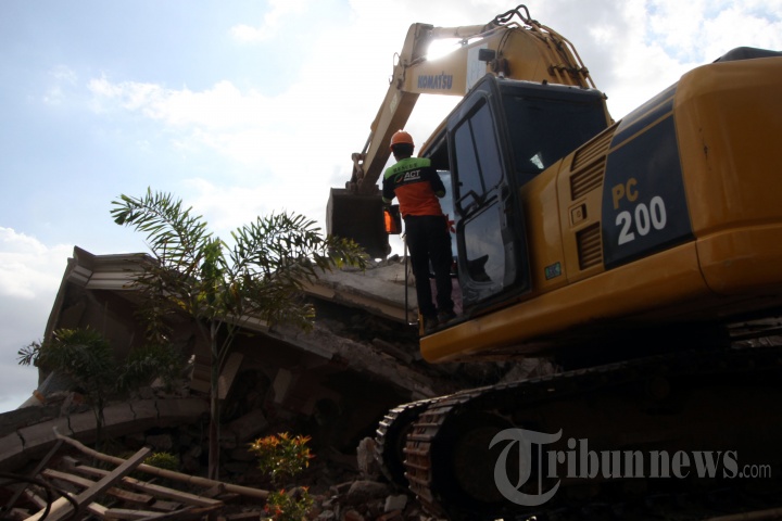 Pencarian Korban Gempa Lombok