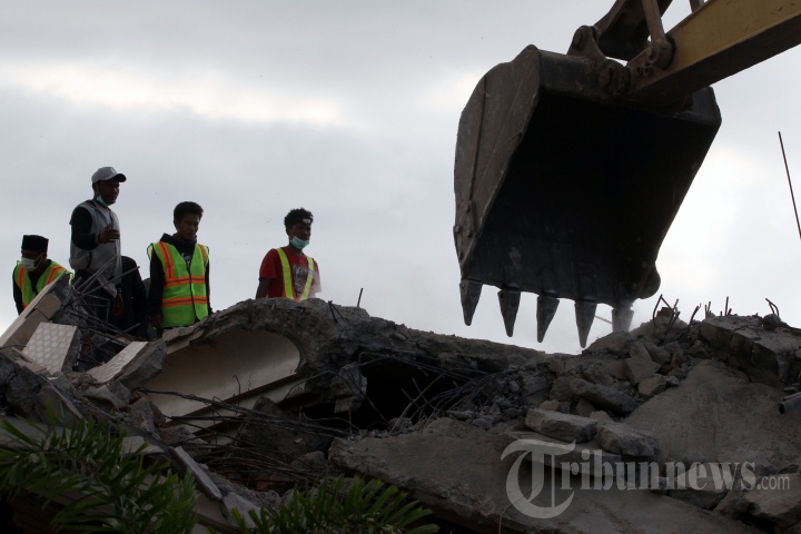 Pencarian Korban Gempa Lombok