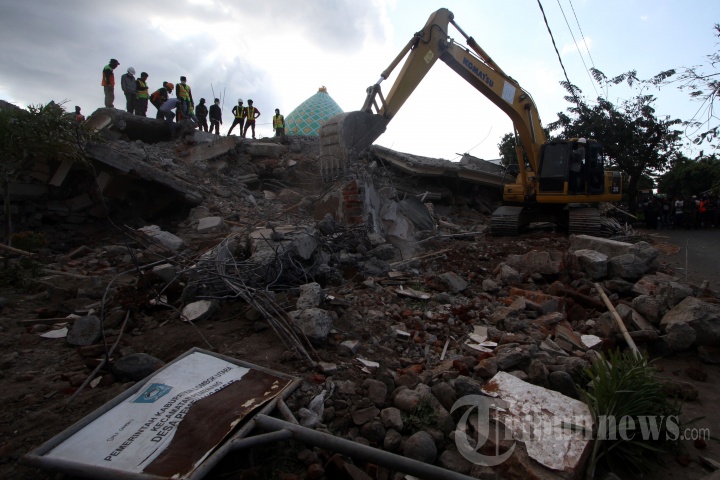 Pencarian Korban Gempa Lombok