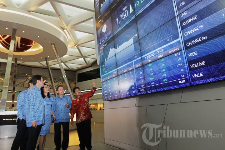 Pencatatan Perdana Saham Blue Bird