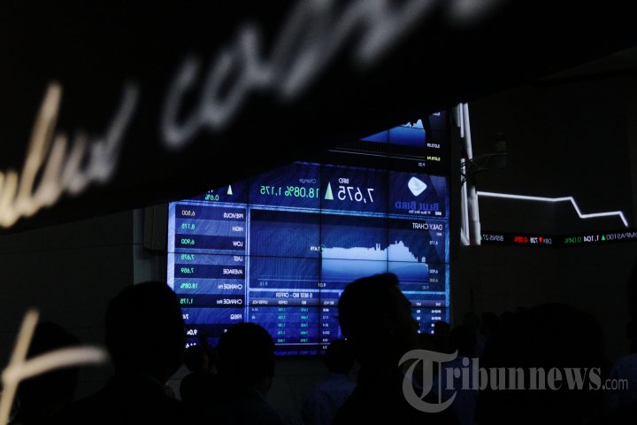 Pencatatan Perdana Saham Blue Bird