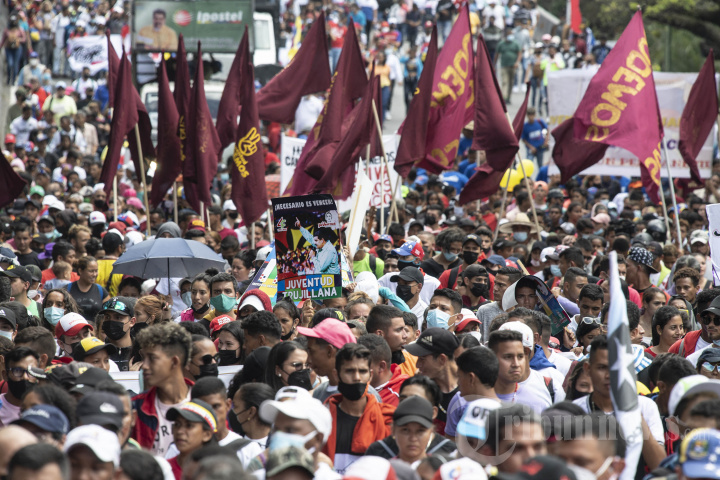 Pendukung Pemerintah dan Oposisi Venezuela Unjuk Kekuatan