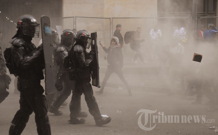 Pendukung Presiden Kolombia Bentrok dengan Polisi