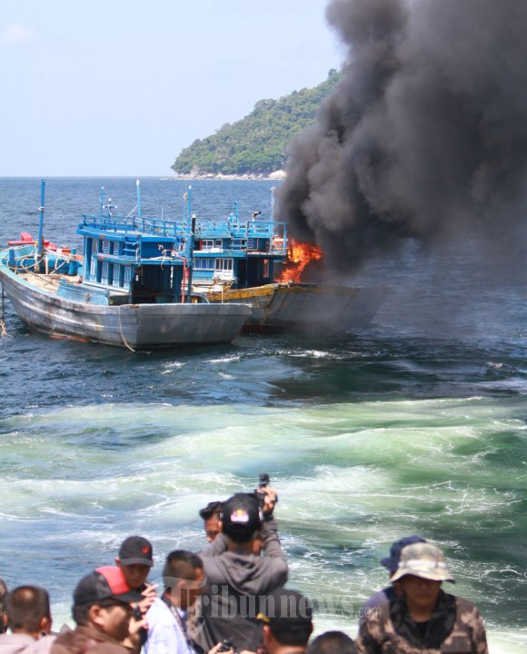 Penenggelaman 6 Kapal Nelayan Asing di Pulau Datok