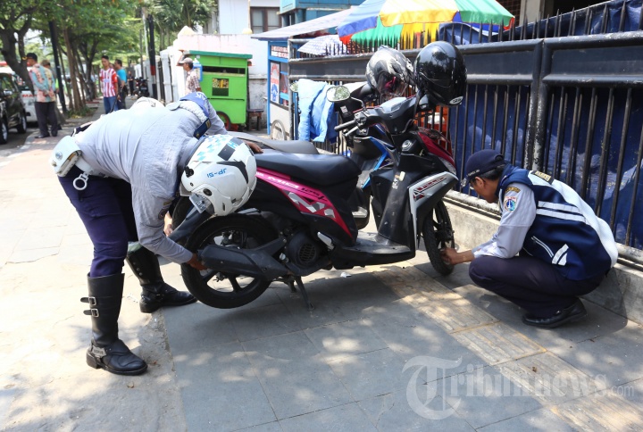 Penertiban Parkir Liar dan PKL