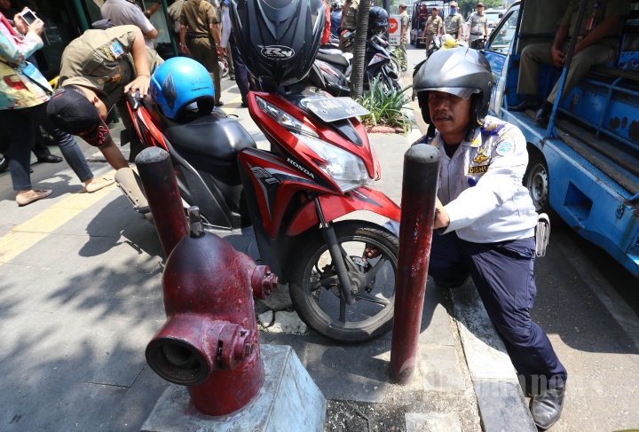 Penertiban Parkir Liar dan PKL