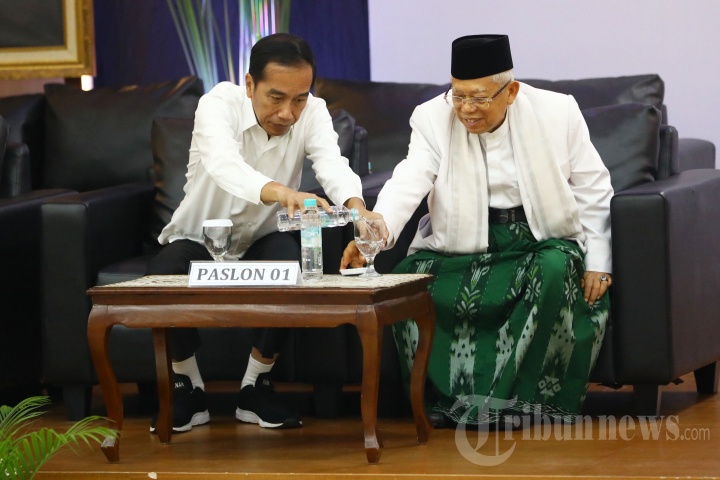 Presiden dan Wakil Presiden terpilih periode 2019-2024, Joko Widodo (kiri) dan KH Ma'ruf Amin (kanan) saat Rapat Pleno Terbuka Penetapan Pasangan Calon Presiden dan Wakil Presiden Terpilih Pemilu 2019 di gedung KPU, Jakarta, Minggu (30/6/2019). KPU resmi menetapkan Joko Widodo dan KH Ma'ruf Amin sebagai Presiden dan Wakil Presiden terpilih periode 2019-2024. 