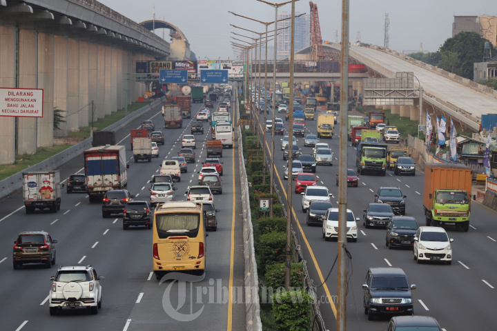 Pengalihan Arus Tol Jakarta Cikampek Imbas Pemasangan Girder KCI