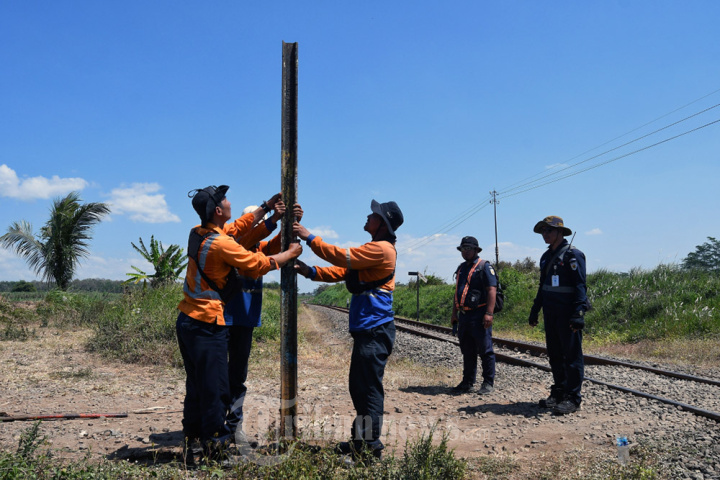 Pengamanan Perlintasan Kereta Tak Berpalang Pintu