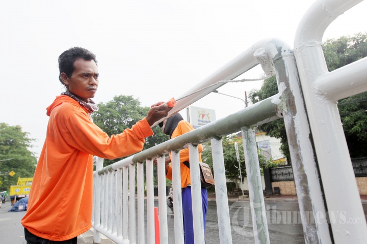 Pengecatan Pembatas Jalan
