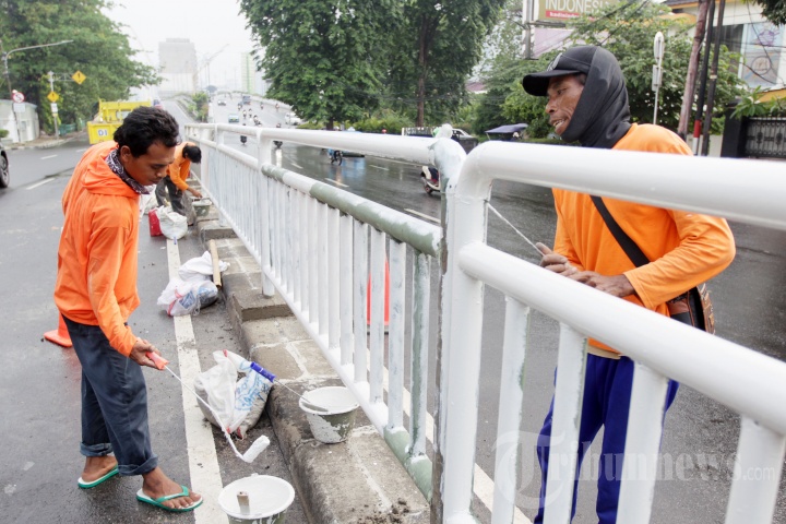 Pengecatan Pembatas Jalan