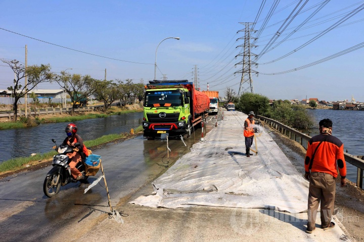 Pengecoran Jalur Pantura Semarang-Demak