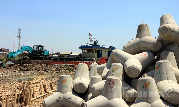 Pengerjaan Sabuk Pantai Di BKT Mulai Dikerjakan