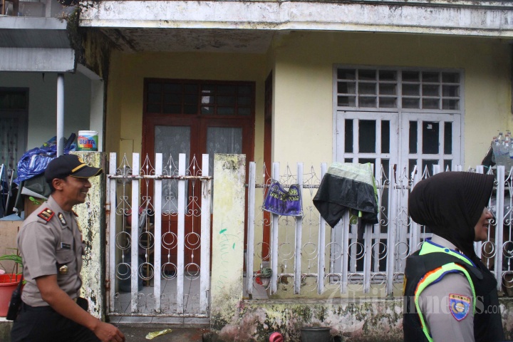 Penggeledahan Rumah Terduga Jaringan Teroris di Malang