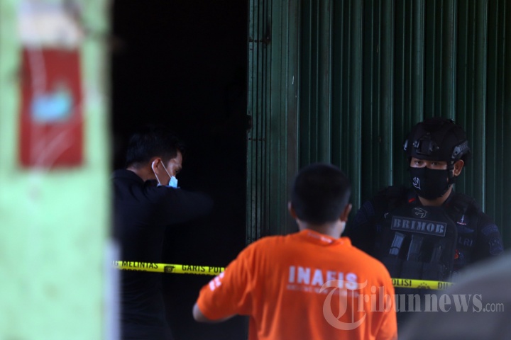 Penggeledahan Rumah Terduga Teroris di Condet