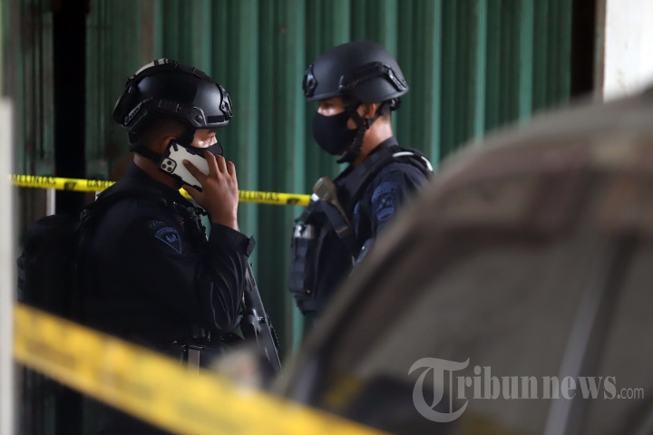Penggeledahan Rumah Terduga Teroris di Condet