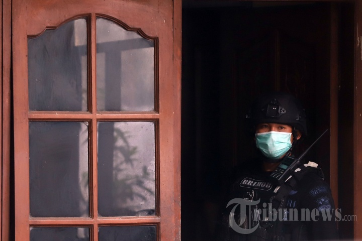 Penggeledahan Rumah Terduga Teroris di Condet