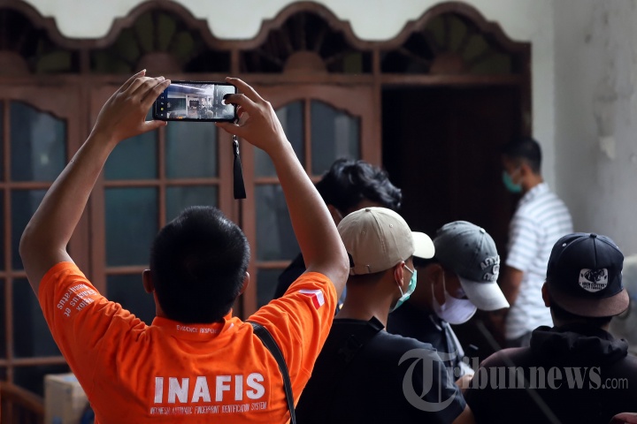 Penggeledahan Rumah Terduga Teroris di Condet