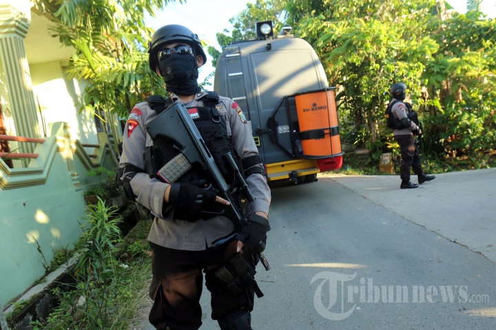 Penggeledahan Rumah Teroris di Batam