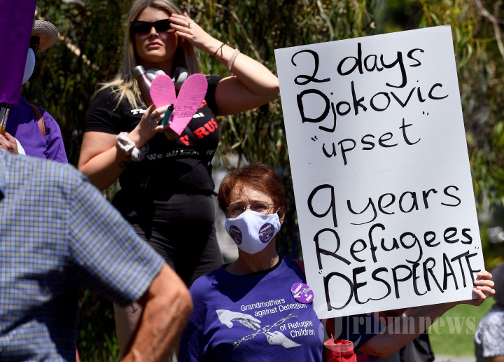 Penggemar dan Aktivis Soroti Penahanan Djokovic