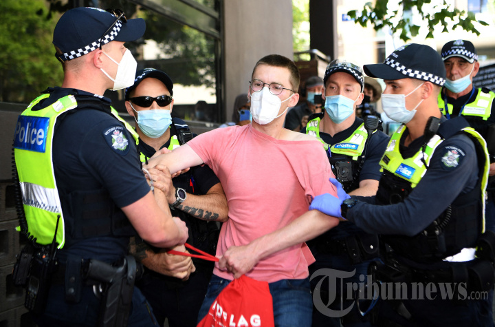 Penggemar dan Aktivis Soroti Penahanan Djokovic