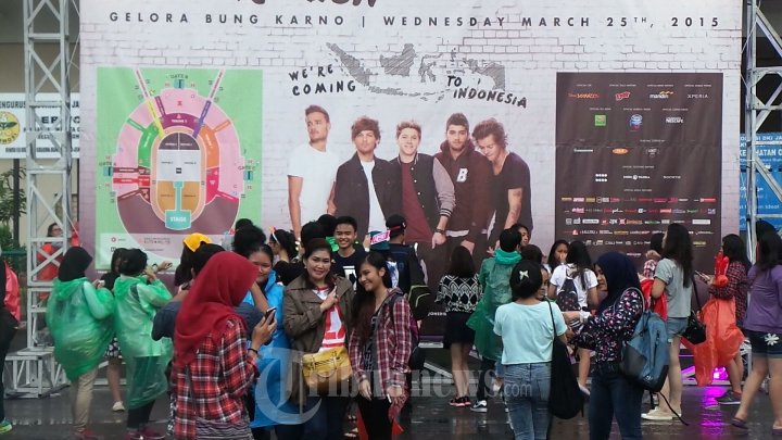 Penggemar One Direction Banyak Pingsan