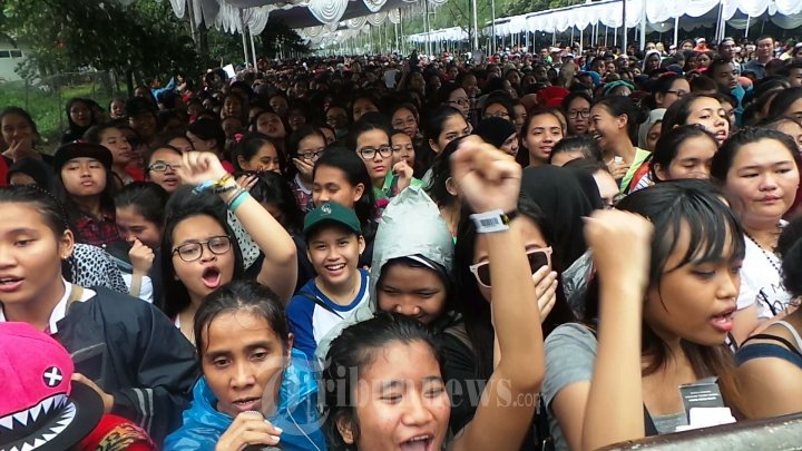 Penggemar One Direction Banyak Pingsan