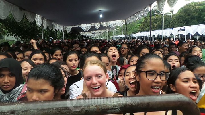 Penggemar One Direction Banyak Pingsan