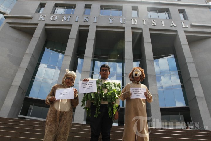 Penghuni Hutan Laporkan Hakim Palembang