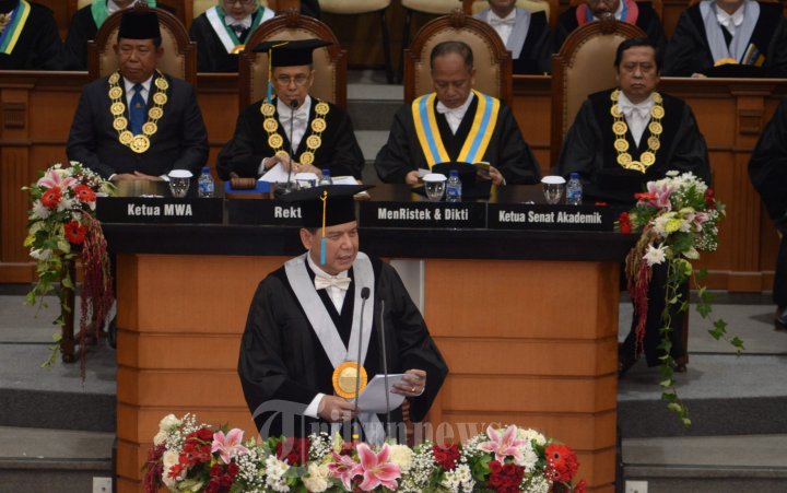 Pengukuhan Chairul Tanjung Guru Besar Unair