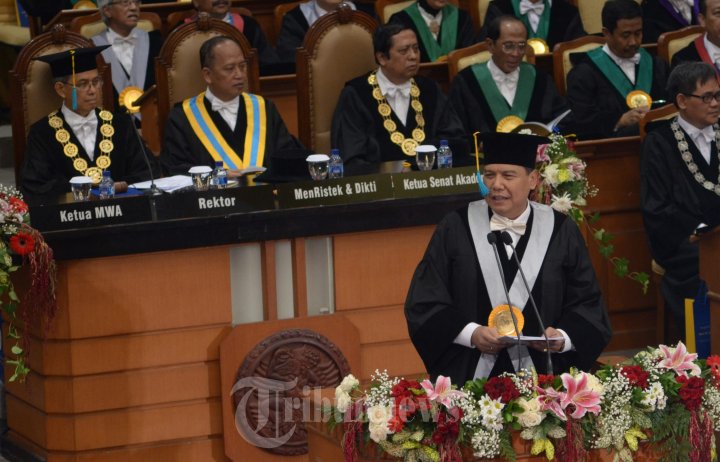 Pengukuhan Chairul Tanjung Guru Besar Unair