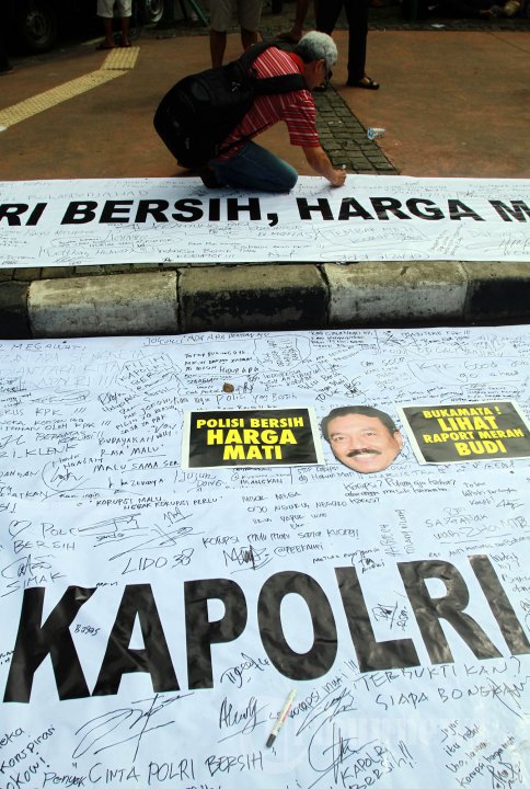 Pengumpulan Tanda Tangan untuk Kapolri Bersih