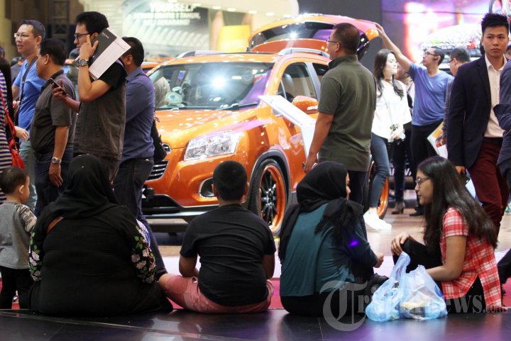 Pengunjung Padati GIIAS 2016 Pada Akhir Pekan