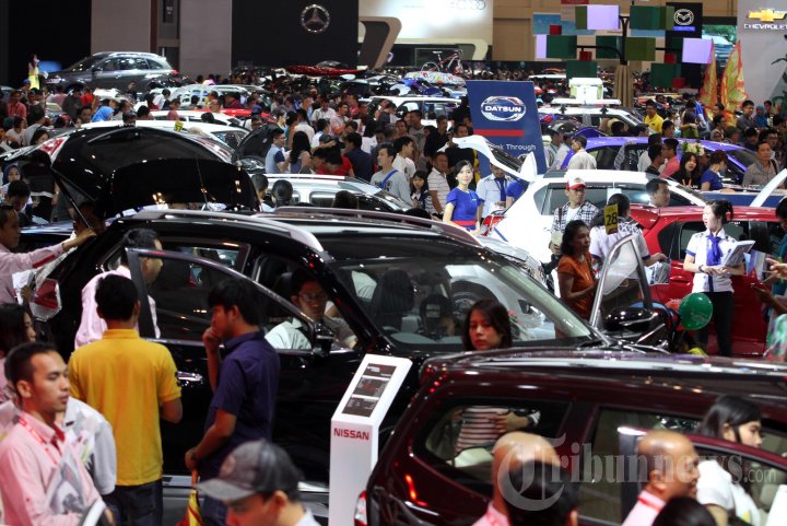 Pengunjung Padati GIIAS 2016 Pada Akhir Pekan