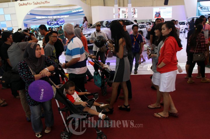 Pengunjung Padati Hari Terakhir di Ajang GIIAS 2015