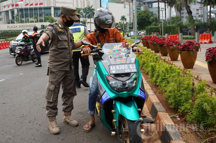 Penindakan Bagi Pelanggar Protokol Kesehatan di Kawasan Bundaran HI