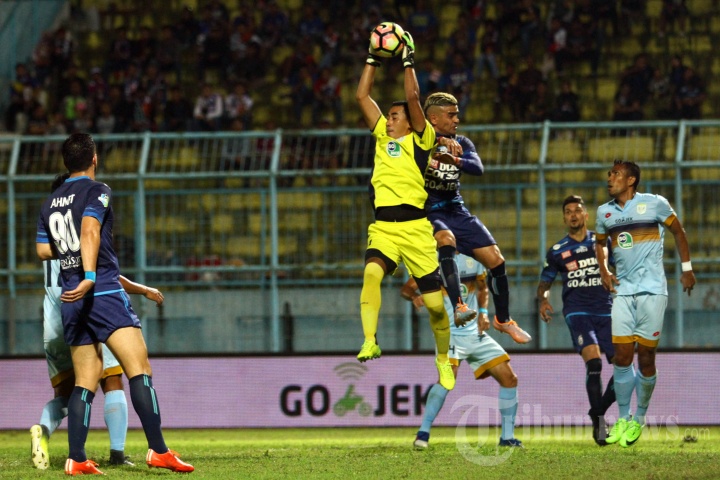 Penjaga Gawang Persela Lamongan Choirul Huda Tewas di Lapangan