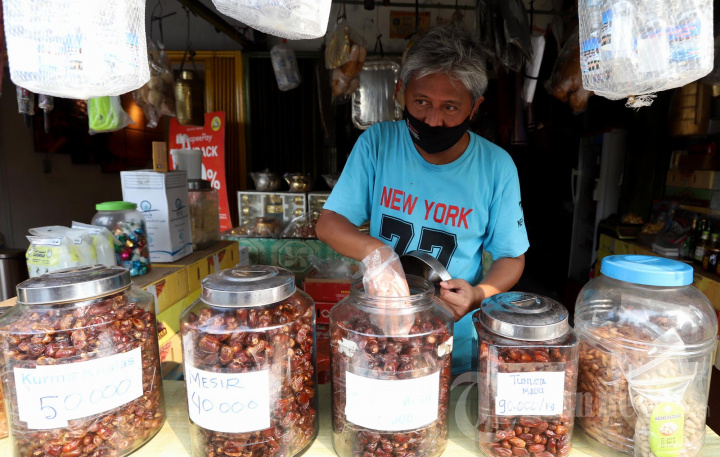 Penjual Oleh-Oleh Haji Terdampak Pandemi