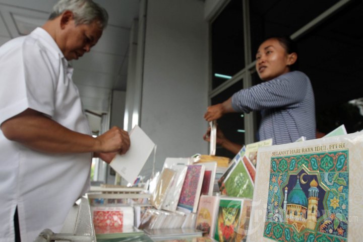 Penjualan Kartu Ucapan Dan Angpao Lebaran