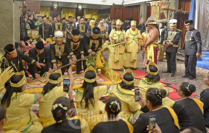 Penobatan Sultan Kutai Kartanegara Ing Martadipura