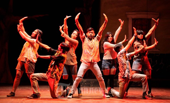 Pentas Teater Musikal Manusia Katak